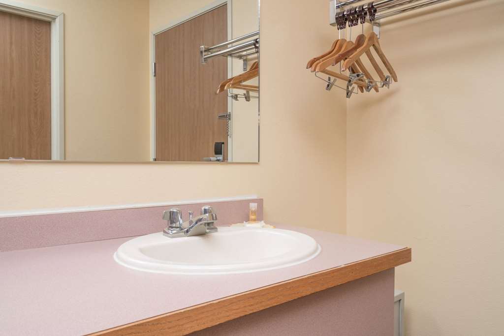 Days Inn by Wyndham West Eau Claire - photo 4