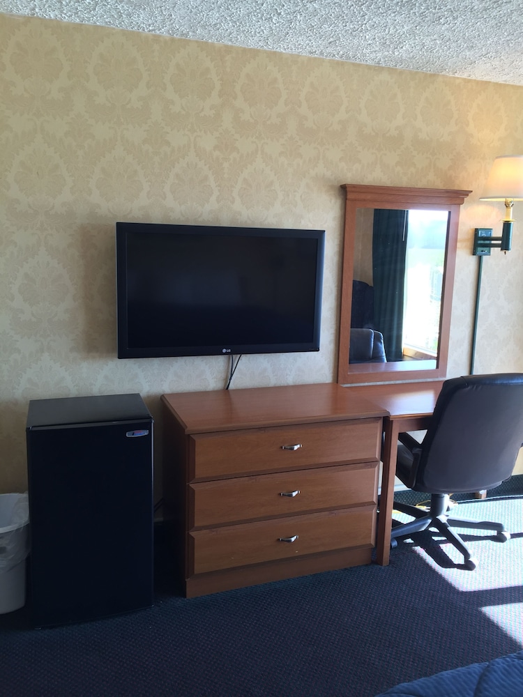 Town and Country Motel - photo 14