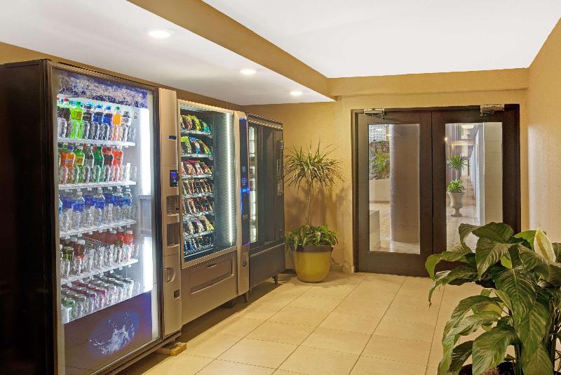 Ramada Plaza Charlotte Airport Hotel and Conference Center - photo 3