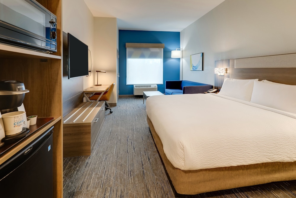 Holiday Inn Express Leland Wilmington Area by IHG - photo 17