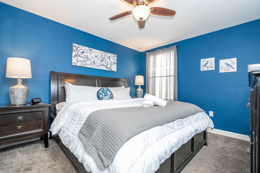 1400 Stunning 8bed with amazing game room - photo 56