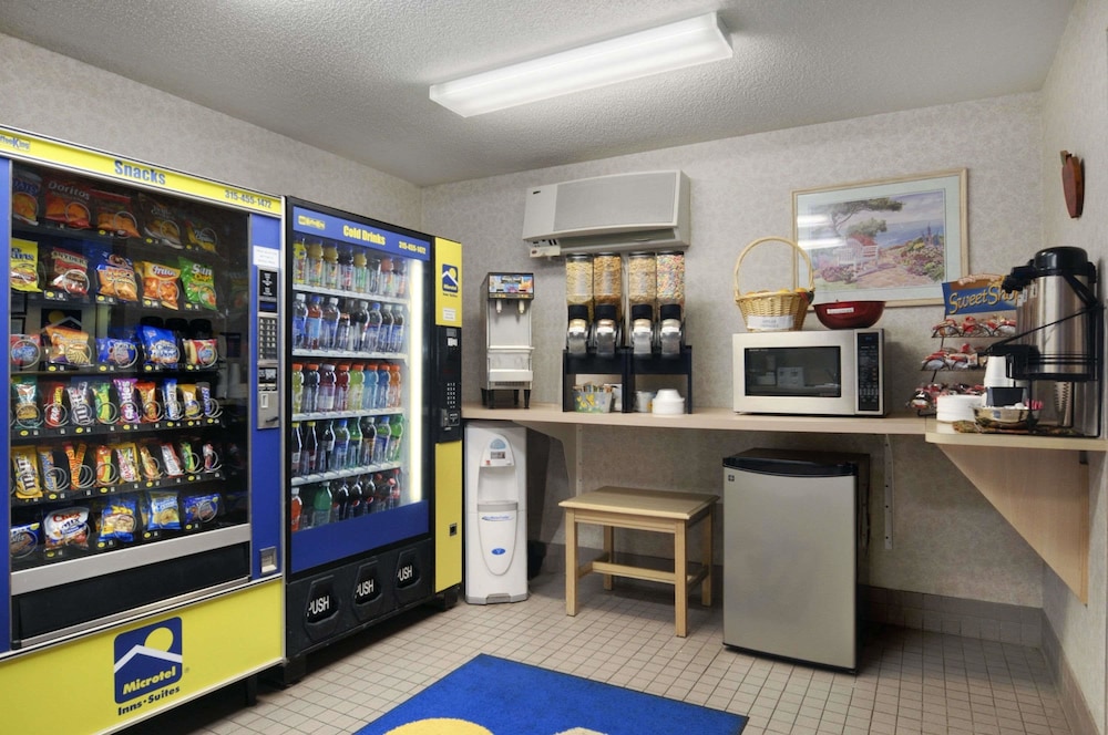 Microtel Inn & Suites by Wyndham Baldwinsville Syracuse - photo 30
