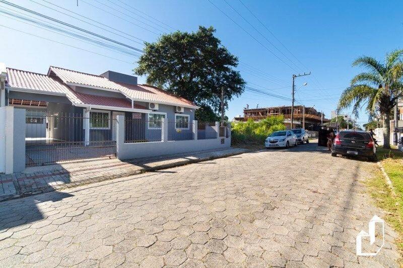 Casa Com 04 Dormitorios