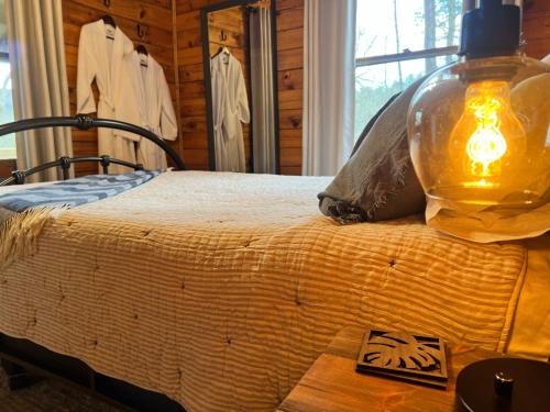 Log Cabin with Mountain View and Privacy — 4-Star Luxury Hotel in Blue Ridge, United States