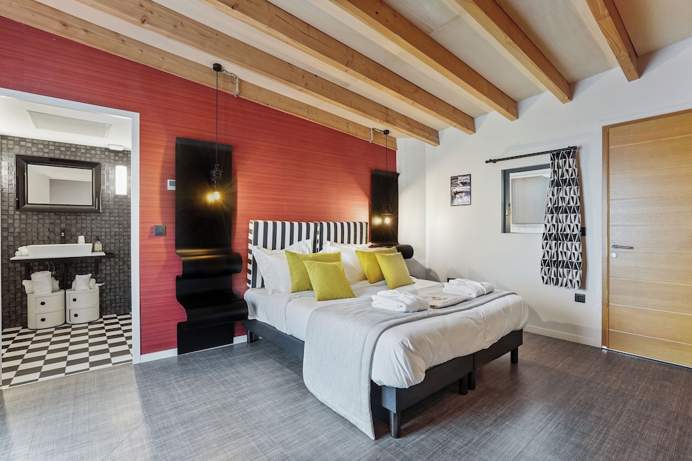 Domaine de L’epau Eco Resort pet-friendly hotel Yvre-Le-Polin