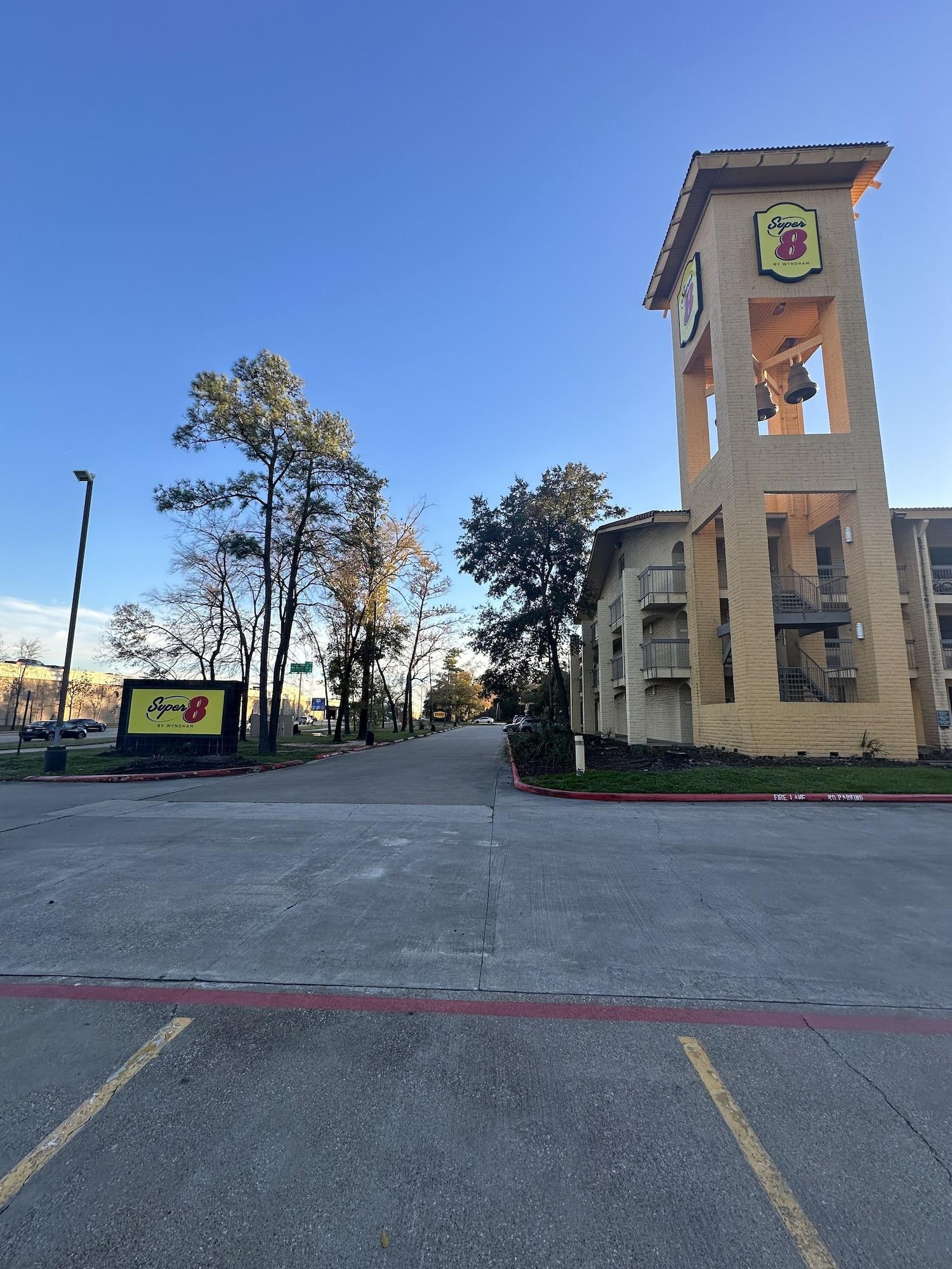 Super 8 by Wyndham The Woodlands North - photo 8