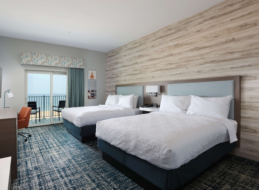 Hampton Inn & Suites Manistee Waterfront - photo 15