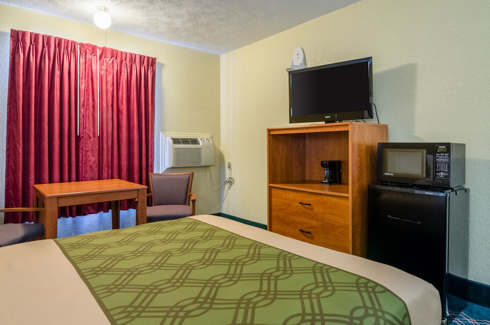 Econo Lodge Interstate 35 Exit 183 - photo 11