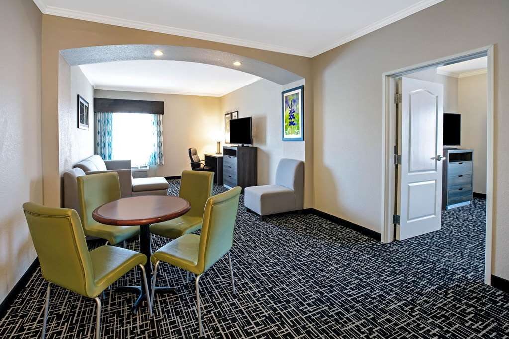 La Quinta Inn & Suites by Wyndham Garland Harbor Point - photo 53