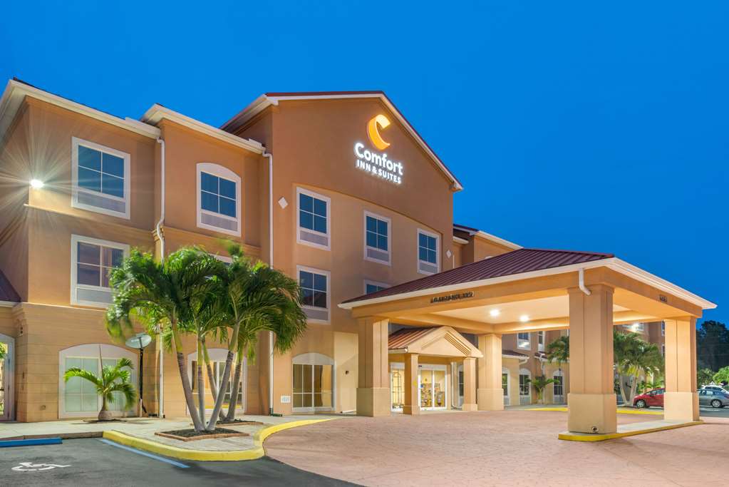 Comfort Inn & Suites Fort Myers Airport in Fort Myers, United States