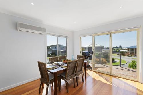 Beach Retreat — Apollo Bay — photo 5