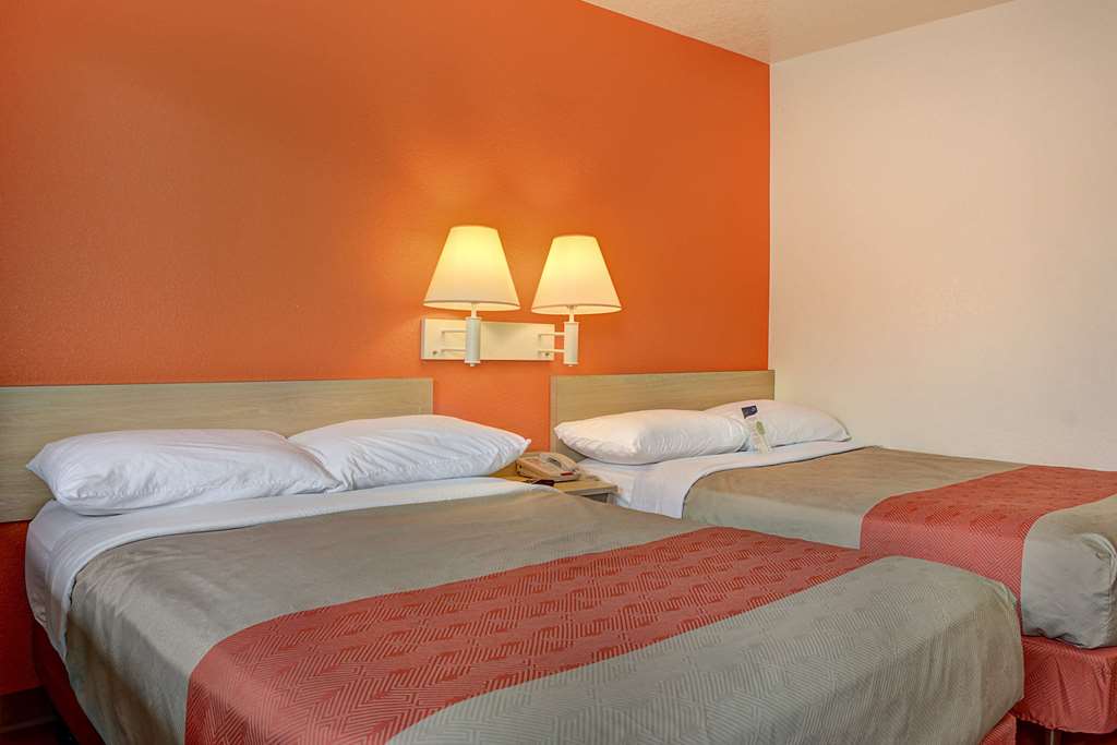 Motel 6 Portland OR Central - photo 17