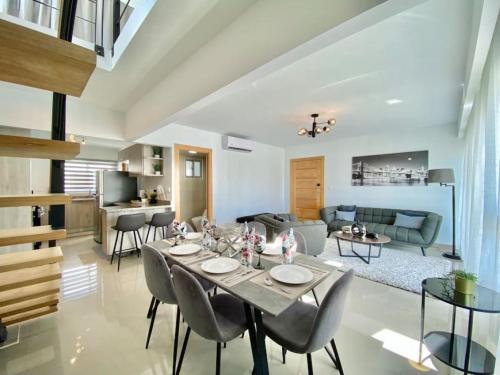 Stylish Apt Full AC King Bed — 4-Star Luxury Hotel in Santo Domingo, Dominican Republic