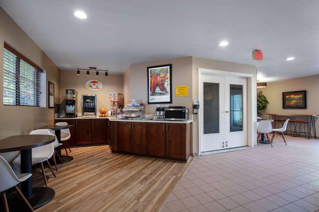 Super 8 by Wyndham St. Regis - photo 41