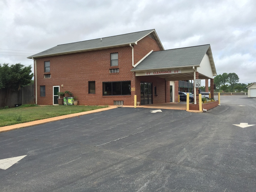 Highway Inn - photo 32