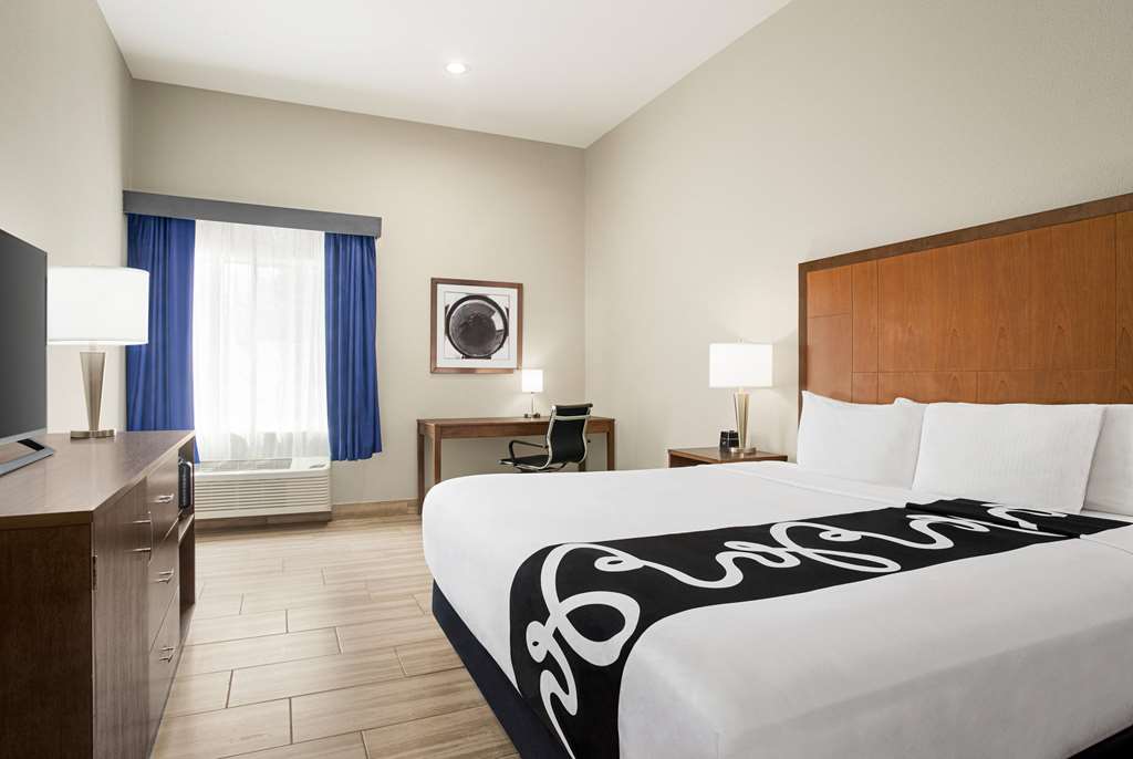 La Quinta Inn & Suites by Wyndham Brownsville North - photo 30
