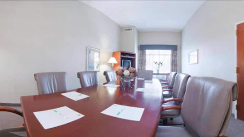 Holiday Inn & Suites Goodyear West Phoenix Area by IHG - photo 49