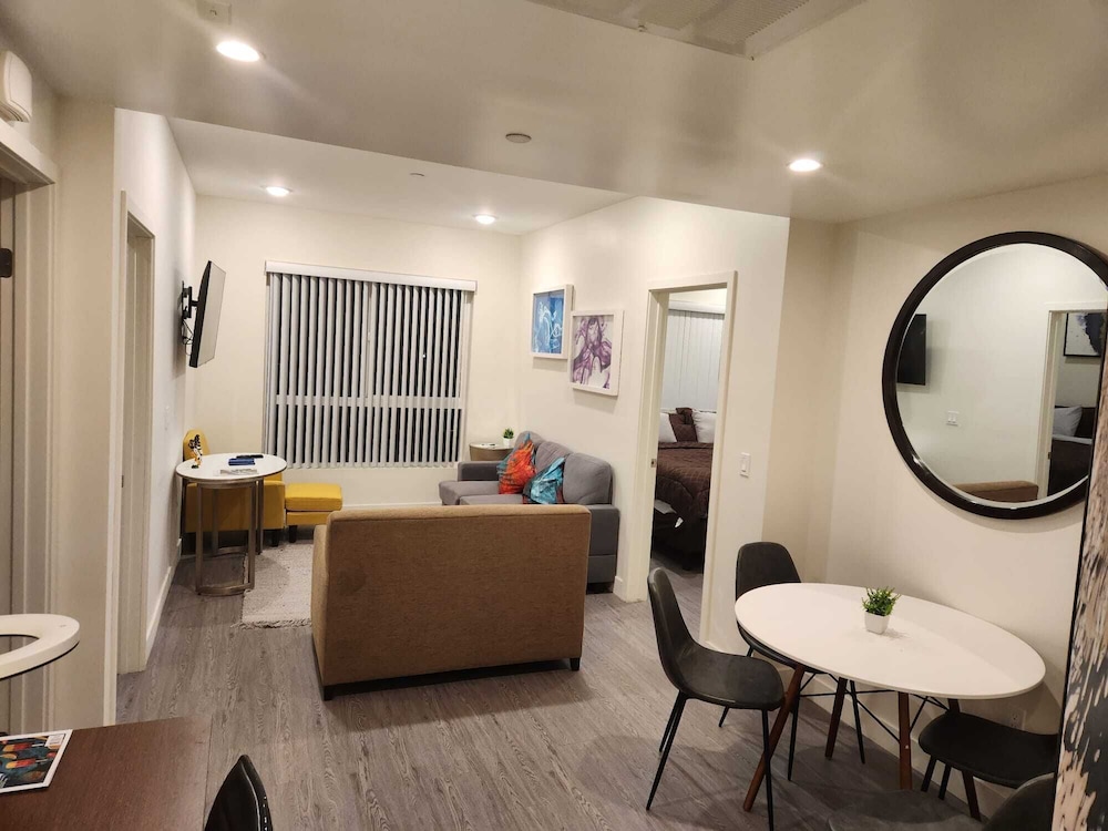 Urban Chic Apart Hotels in Central LA - photo 15