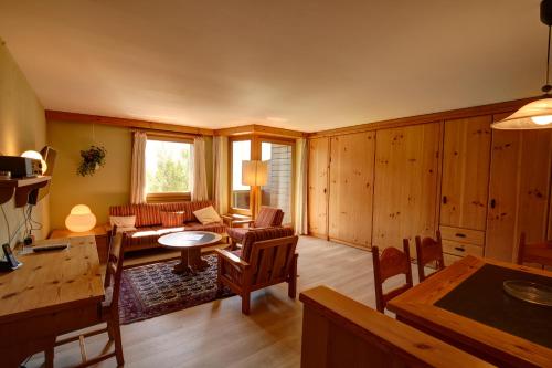 Chesa Munteratsch 2 1 2 Zimmerwohnung 202 Typ G — 4-Star Luxury Hotel in Silvaplana, Switzerland
