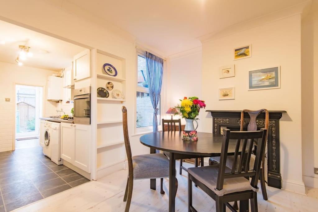 Honeysuckle Cottage — 4-Star Luxury Hotel in Whitstable, United Kingdom