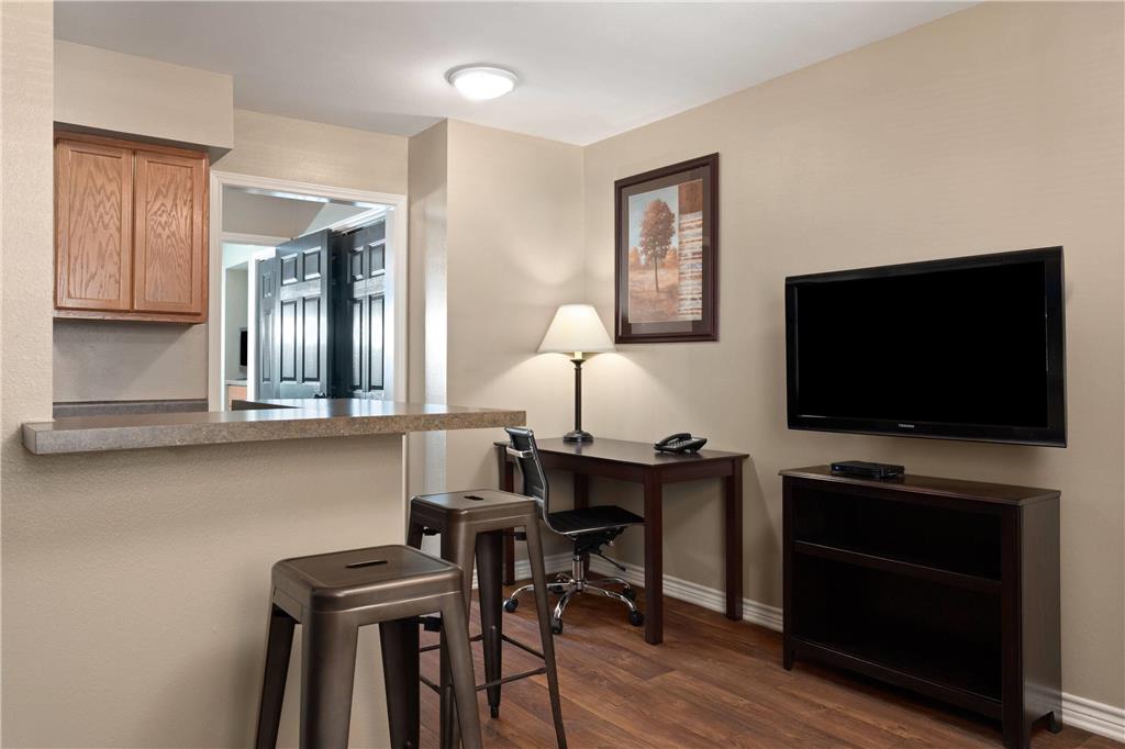 Eagle's Den Suites Carrizo Springs a Travelodge by Wyndham - photo 17