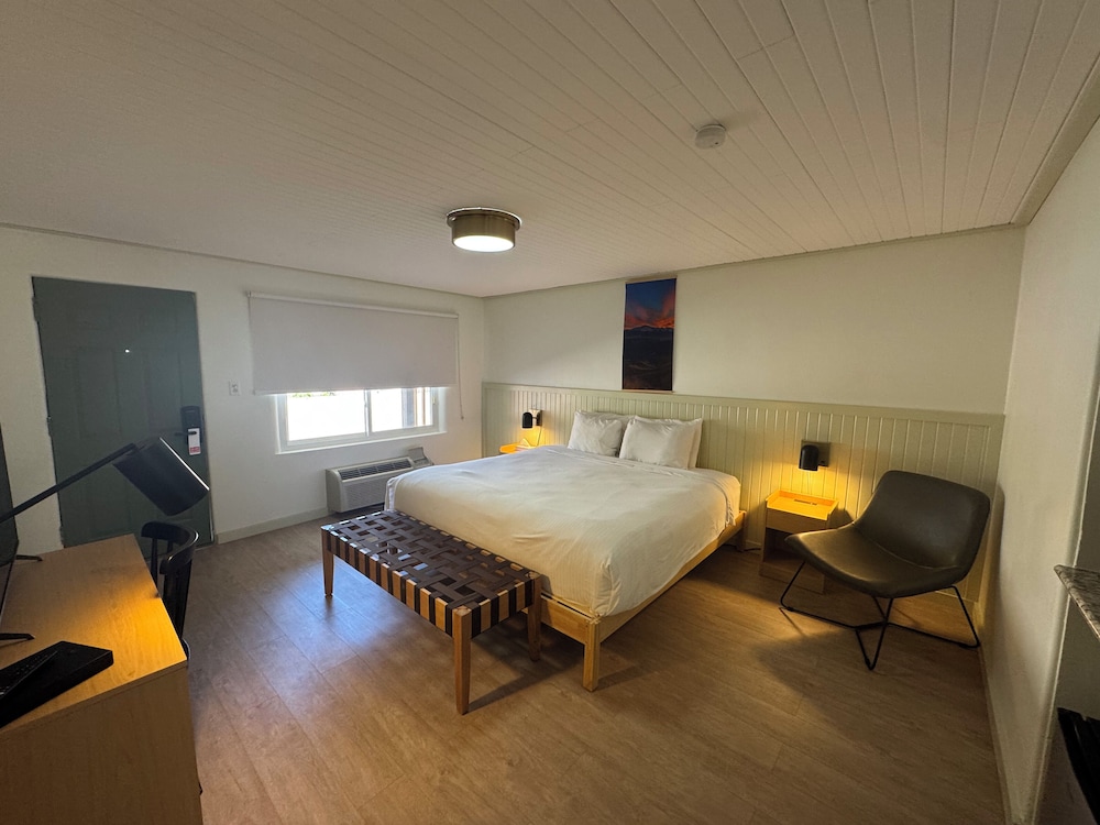 Pikes Peak Inn - photo 13