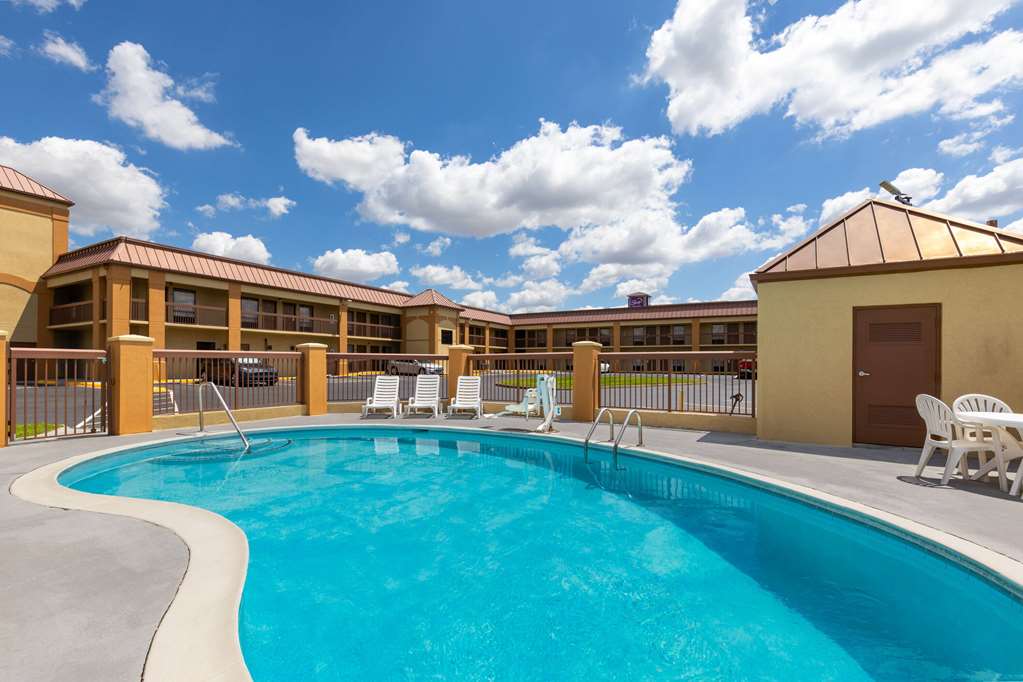 Days Inn by Wyndham Oak Grove Ft. Campbell - photo 5