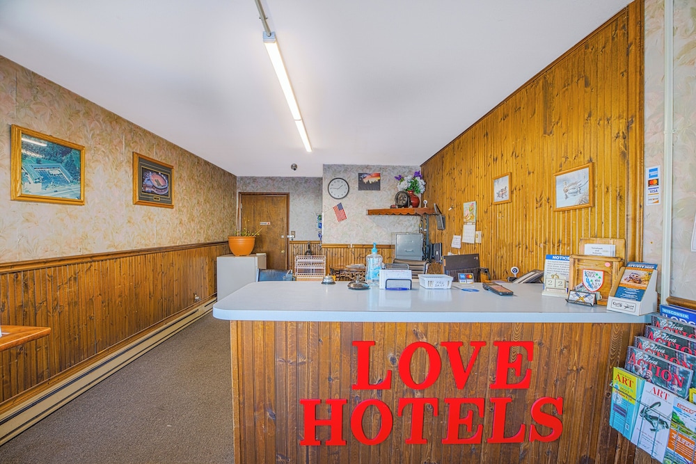 Love Hotels Tomahawk by OYO at Lake Mohawksin WI - photo 3