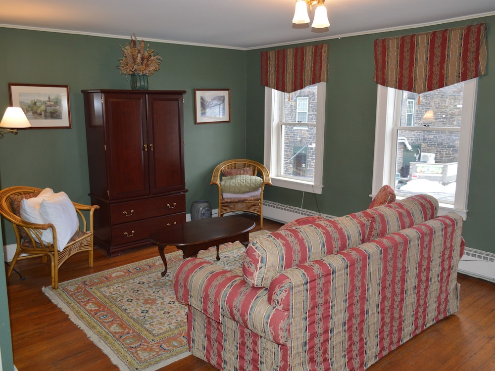 Canal Side Inn - photo 21