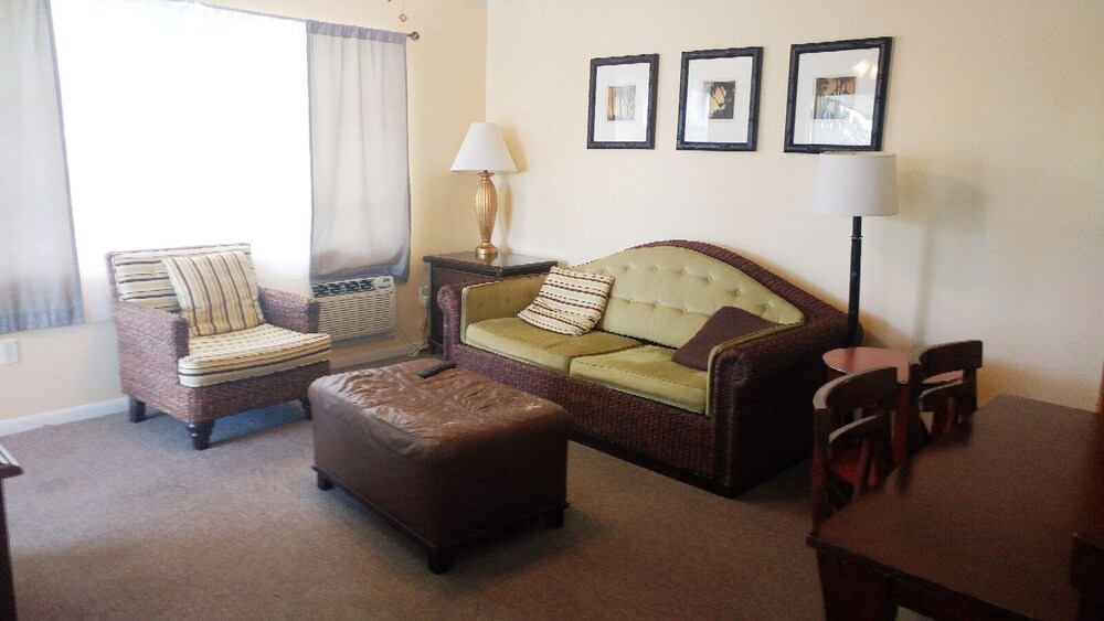 Flamingo Inn Bayside Suites - photo 34