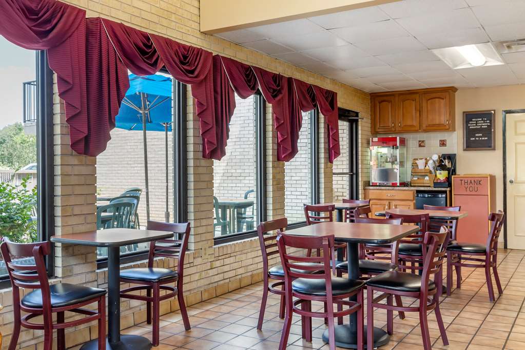 Econo Lodge Fayetteville I 95 - photo 27
