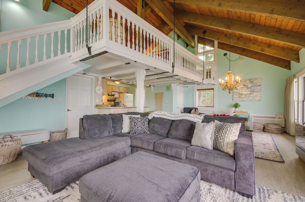 Waterfront Views & Resort Perks: Osage Beach Home - photo 22