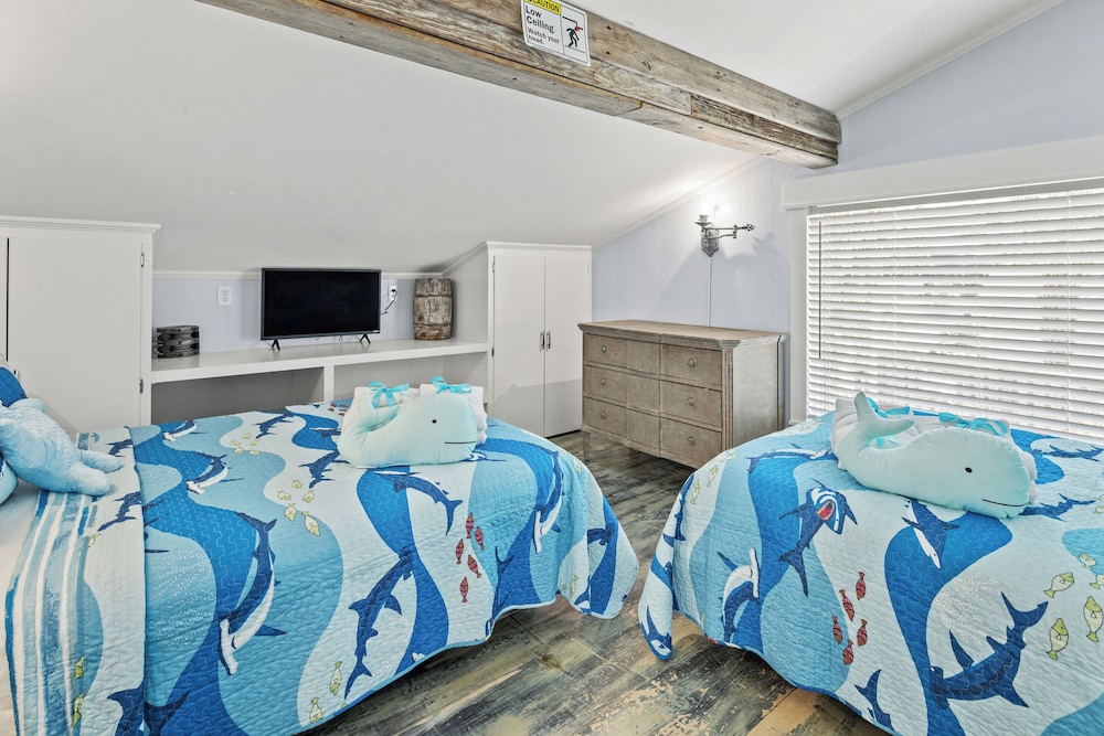Luxury Gulf Front Property Directly on the Beach Sleeps 15 - photo 5