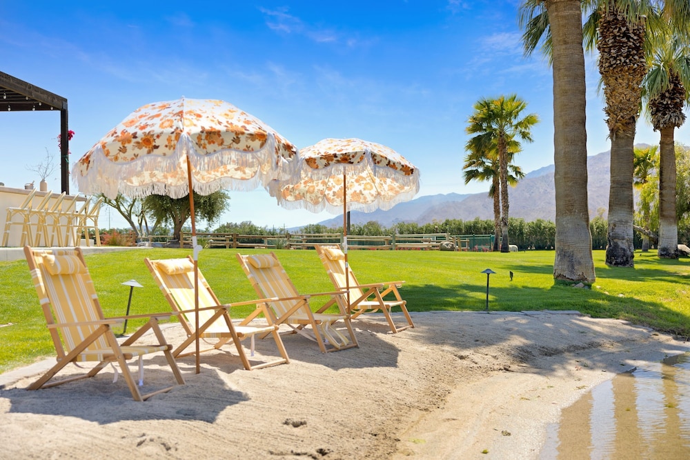 Buena Vista by Avantstay Massive Outdoor Oasis w Pool Spa & Firepit - photo 8