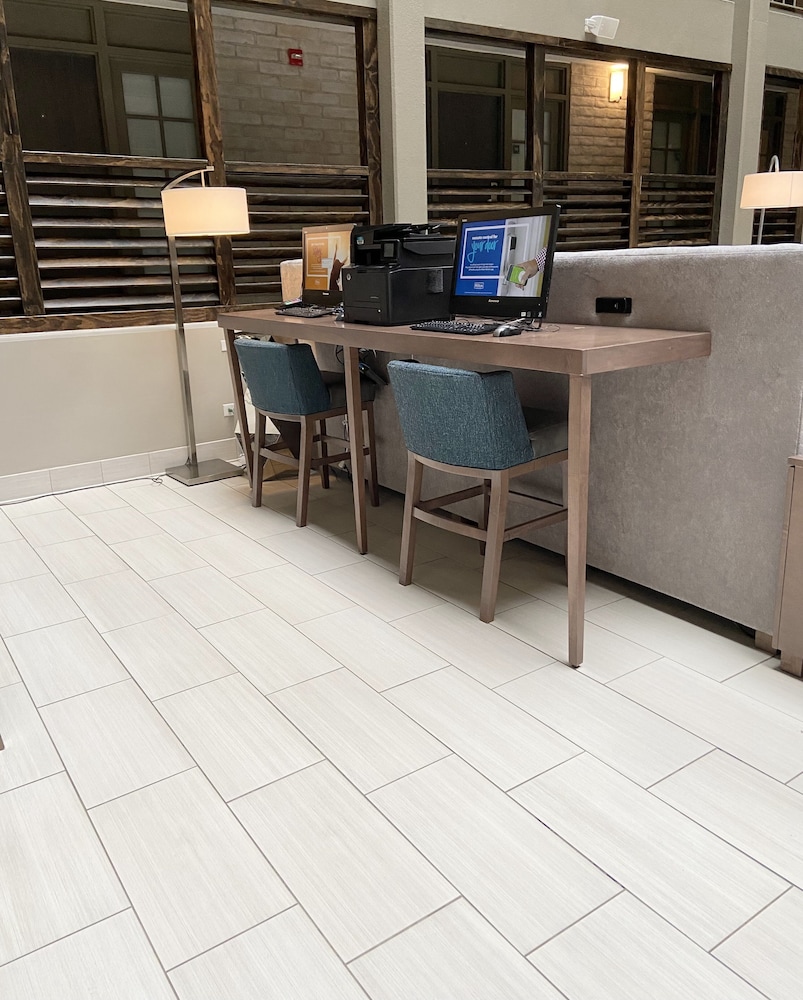 Embassy Suites by Hilton Chicago Schaumburg Woodfield - photo 43