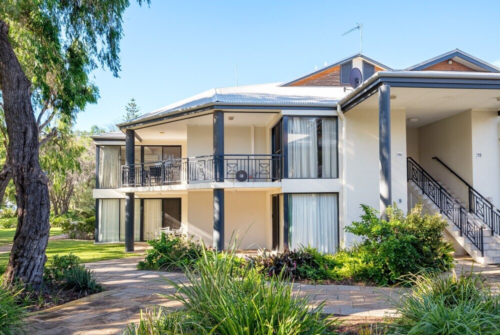 Absolute Waterfront - carbon neutral hotel in Busselton
