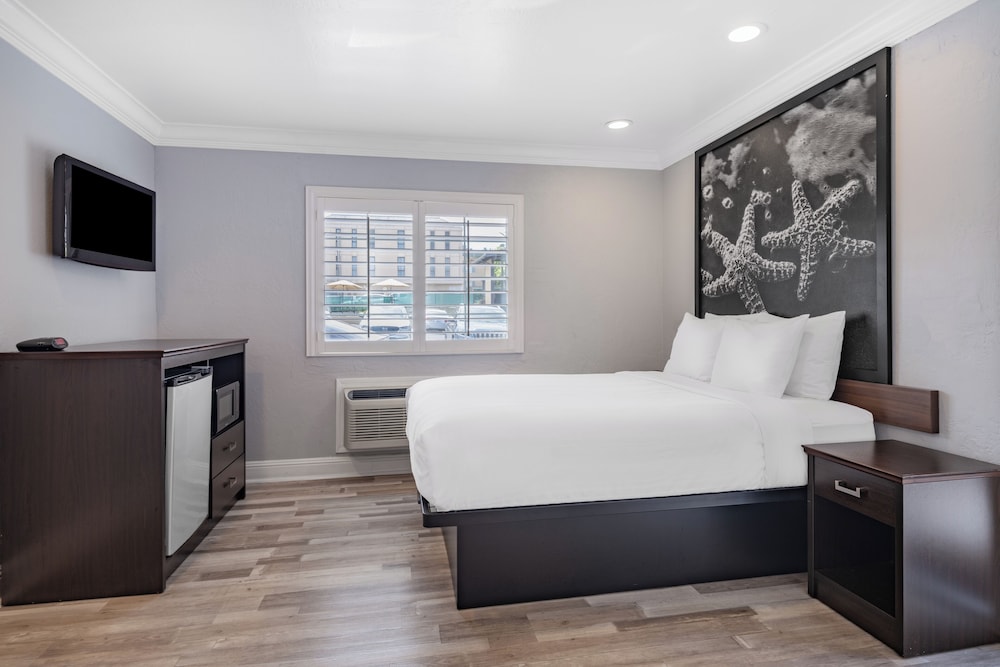Aura Inn Monterey - photo 78