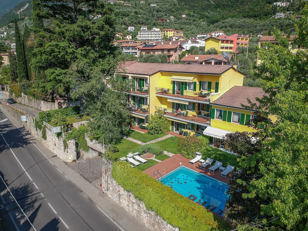 Residence il Cedro — 4-Star Luxury Hotel in Malcesine, Italy