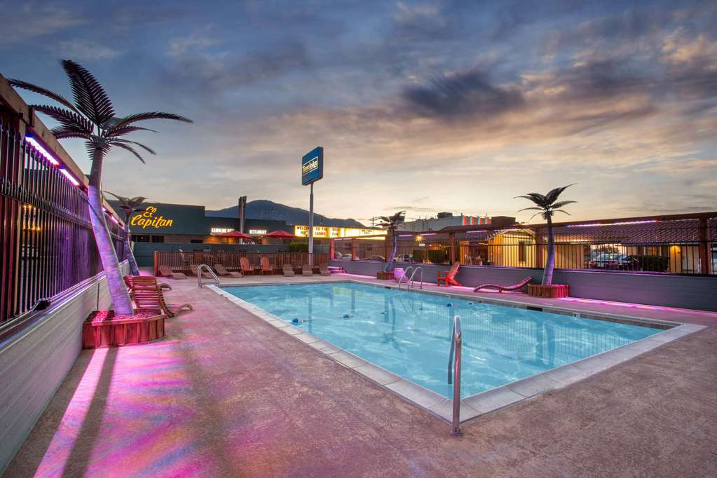 Travelodge by Wyndham Hawthorne - photo 7