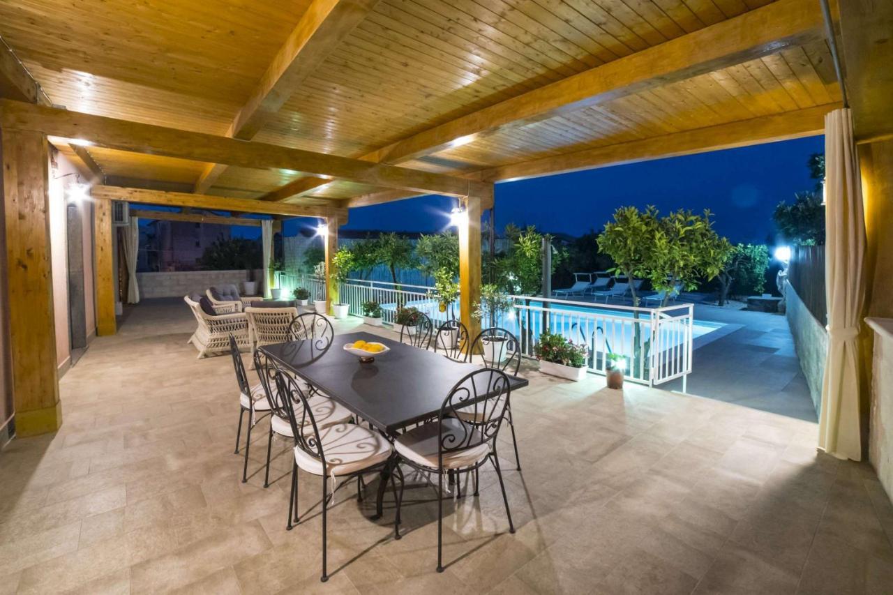 Villa Venere Pool Apartment — 5-Star Luxury Hotel in Piedimonte Etneo, Italy