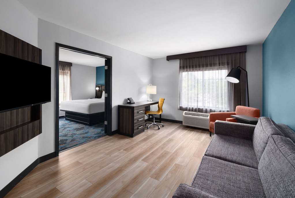 La Quinta Inn & Suites by Wyndham Greensboro NC - photo 24