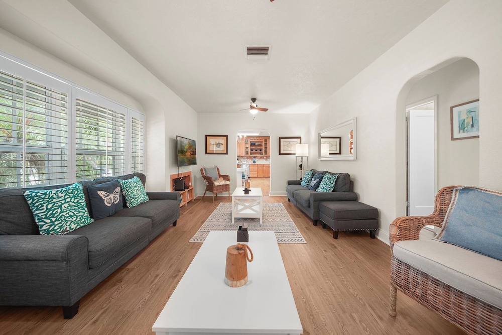 Hollywood Beach Bliss Villa Sleeps 10 — 4-Star Luxury Hotel in Hollywood, United States
