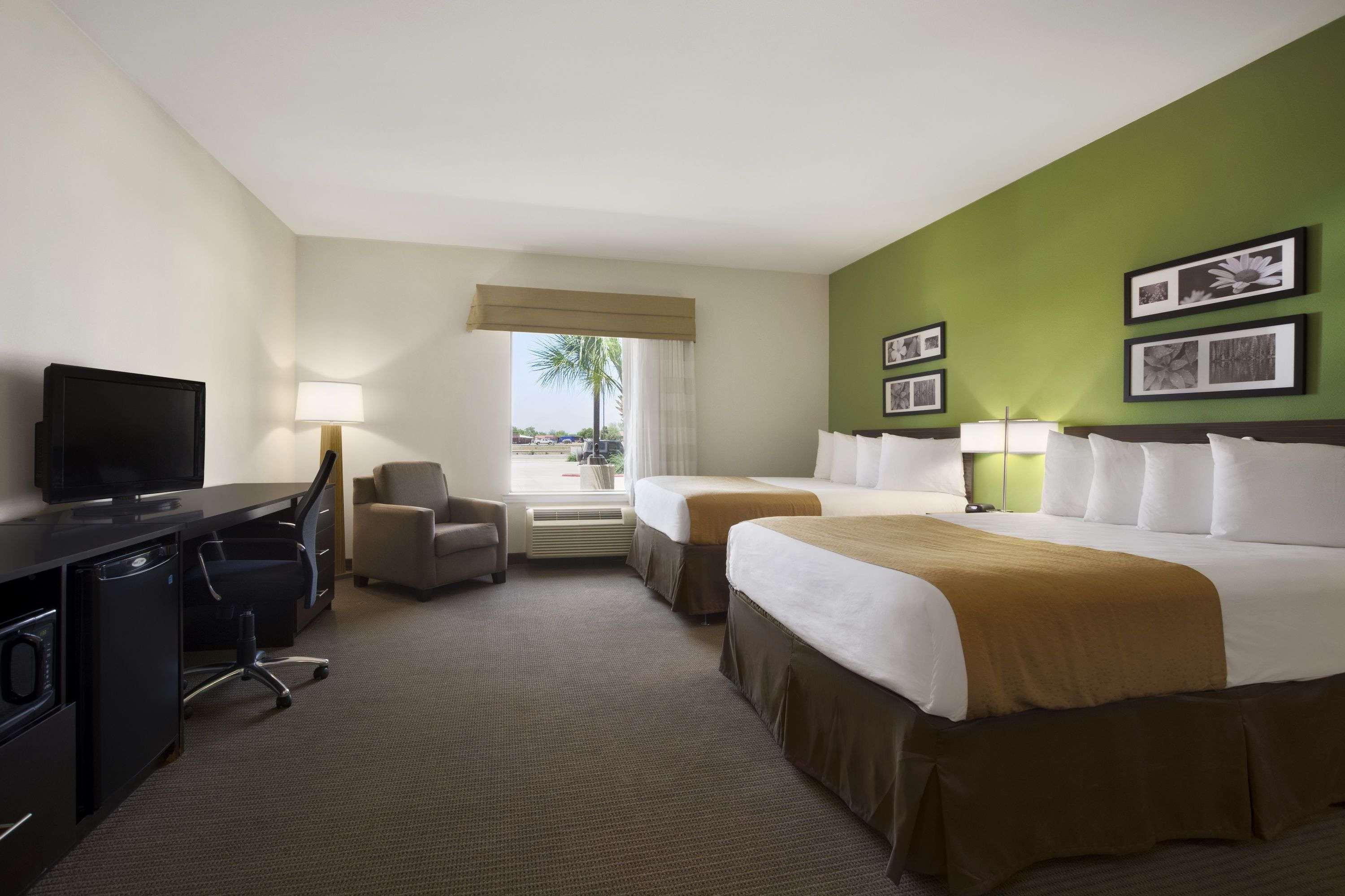 PetroStay Inn & Suites Cotulla - photo 4