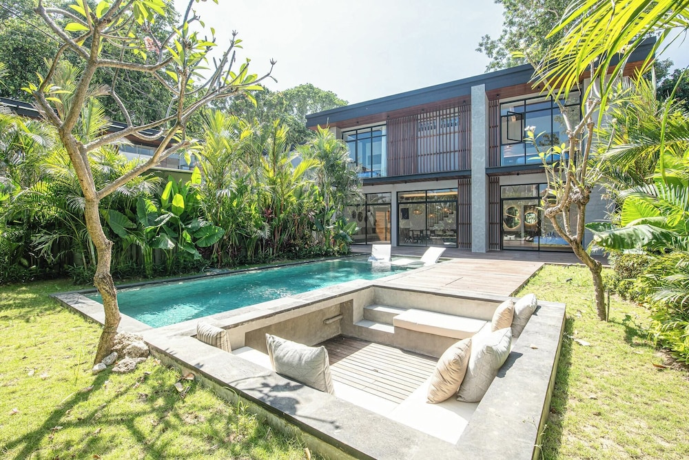 Refined 5BR Contemporary Villa 400m to the Beach — 4-Star Luxury Hotel in Canggu, Indonesia