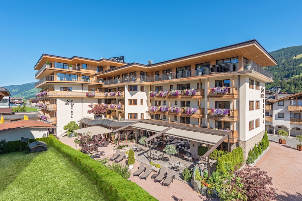 Hotel Zentral - carbon neutral hotel in Kirchberg In Tirol