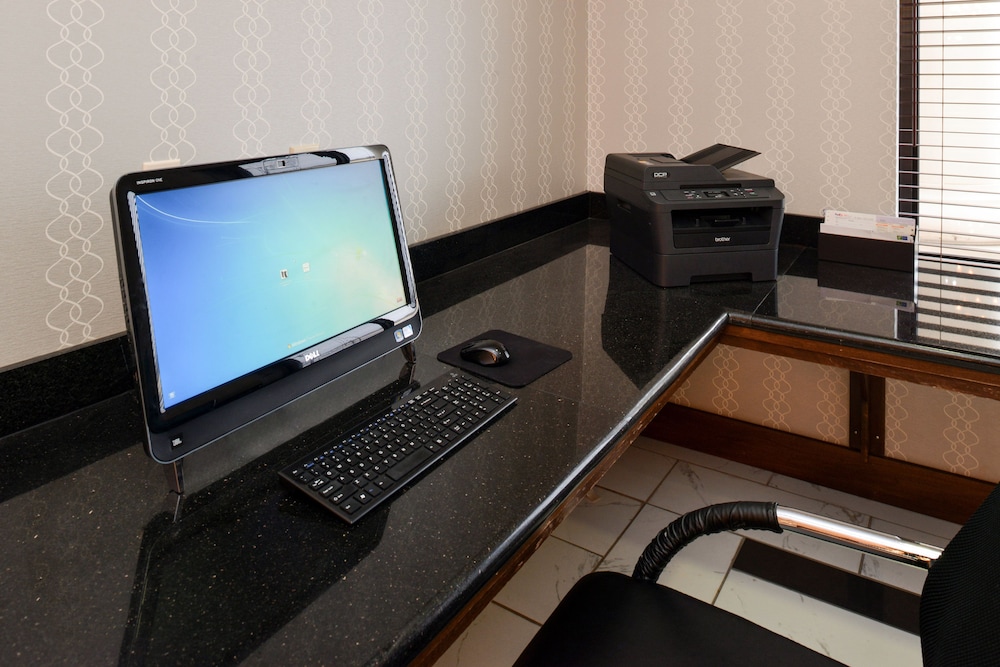 Holiday Inn Express & Suites Greenfield by IHG - photo 23