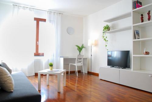 Home & Pet Milano Trilocale Promenade Santa Giulia — 4-Star Luxury Hotel in Milan, Italy