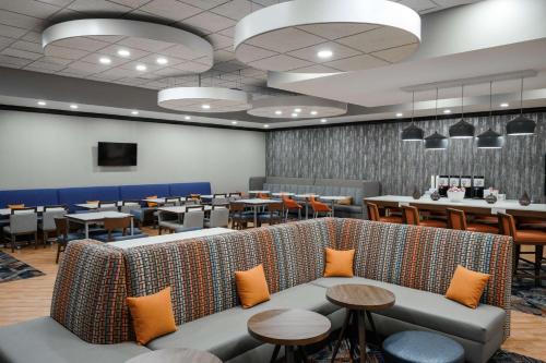 Evansville Plaza Hotel And Suites - photo 13