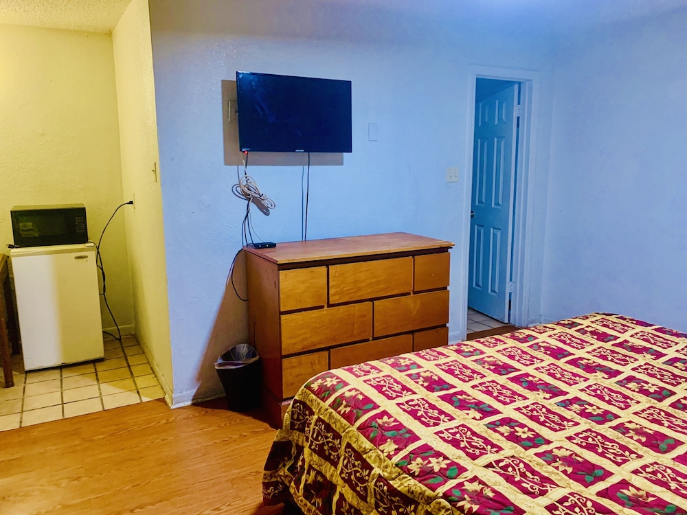 Embassy motel - photo 12