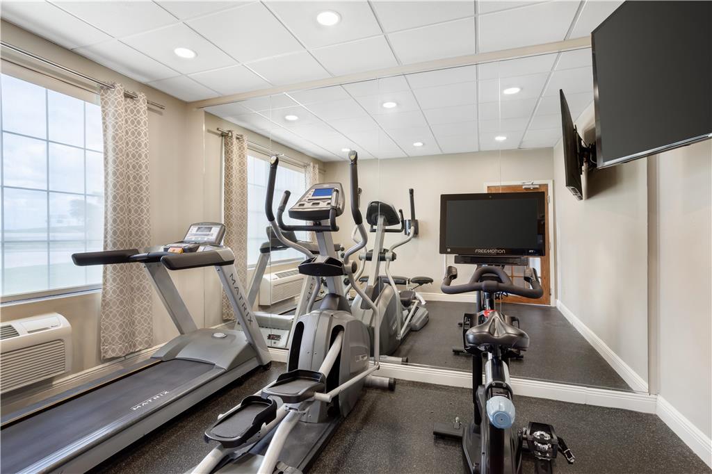 Best Western Plus Executive Hotel & Suites - photo 10